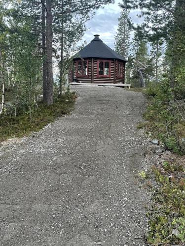 Høvling og oppgrusing av campingen på Hauk